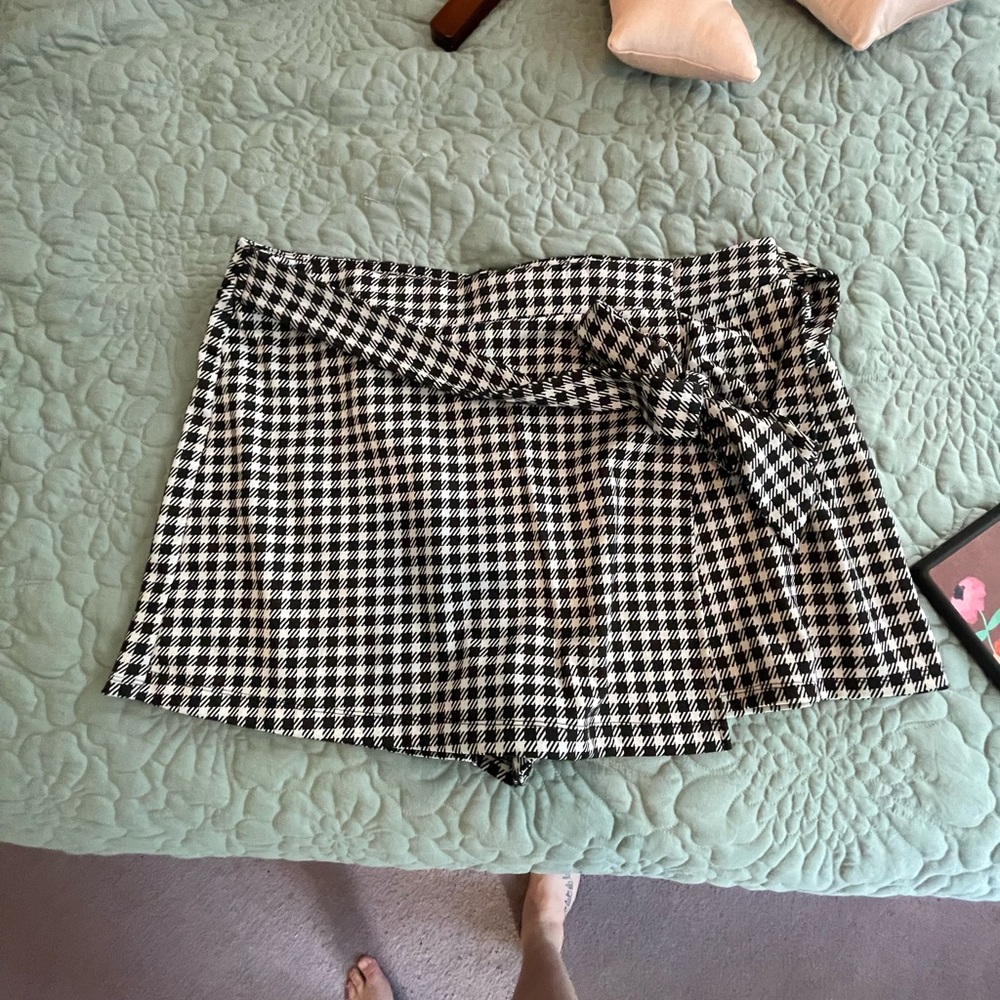 Forever 21 Black and White Wrap Mini Skirt